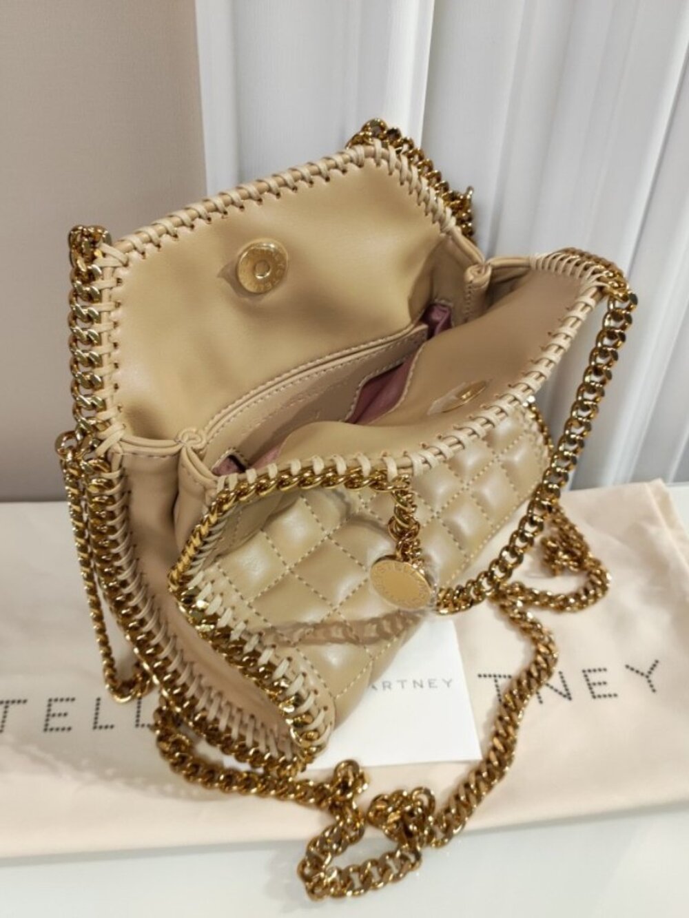 Stella McCartney Elegant Quilted Chain Bag - Picture 6 of 6